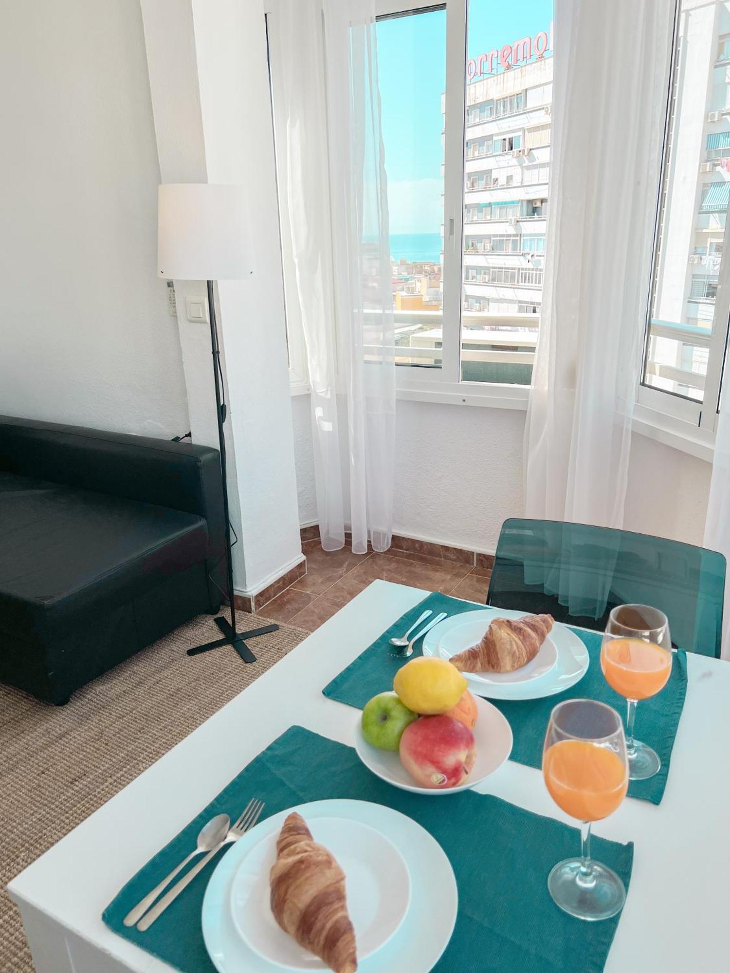 Cozy & Bright Flat Torremolinos Centre Apartment Bagian luar foto