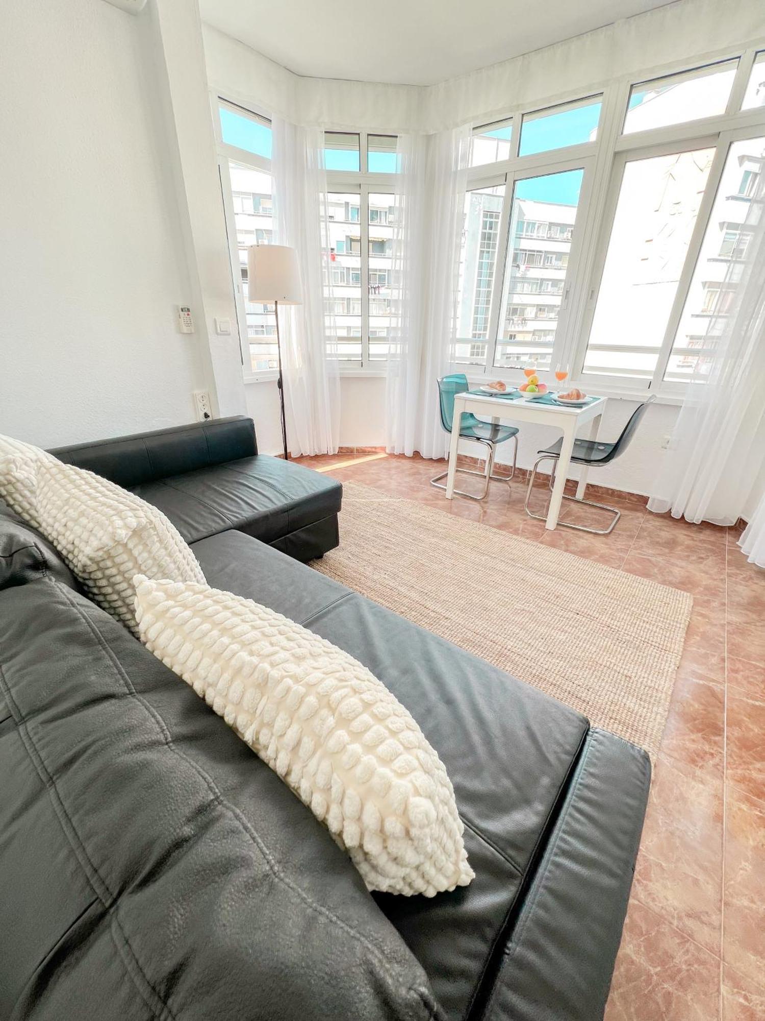 Cozy & Bright Flat Torremolinos Centre Apartment Bagian luar foto